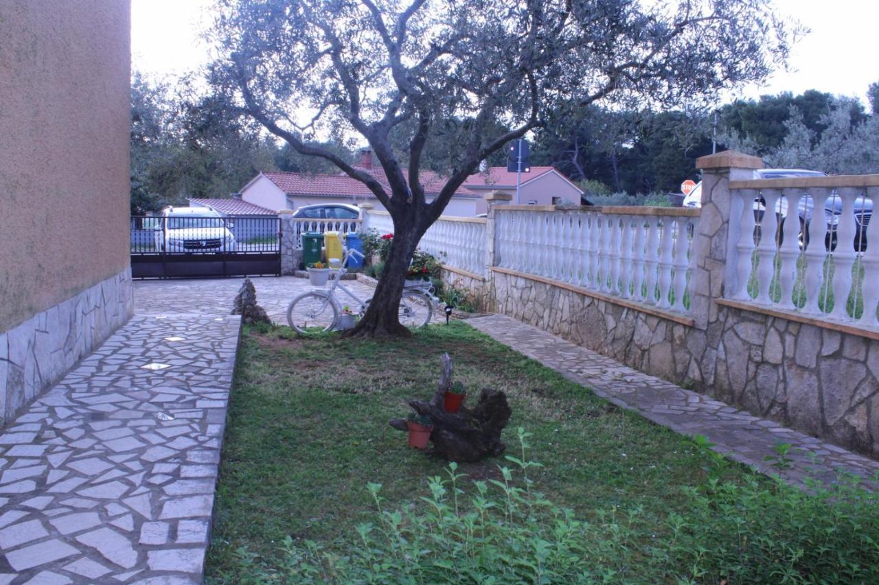 Lily'S Lovely Apartments Fažana Exterior foto